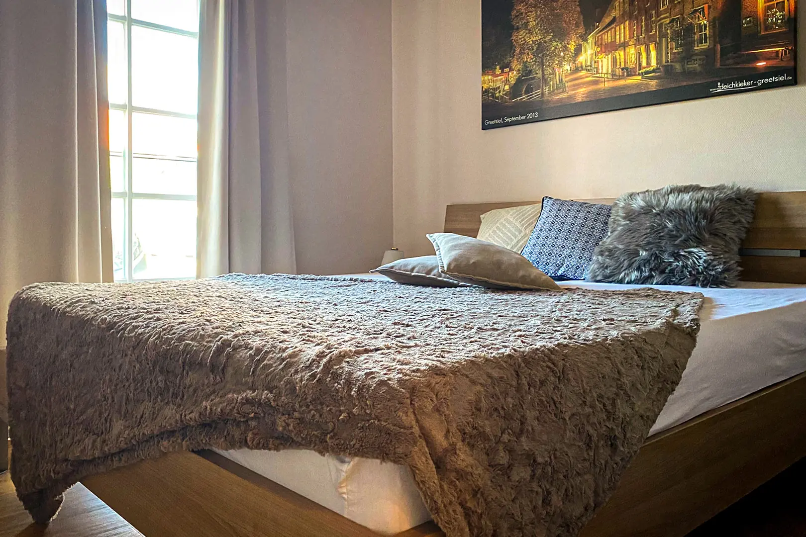 Zweites Schlafzimmer mit 180 cm breitem Bett